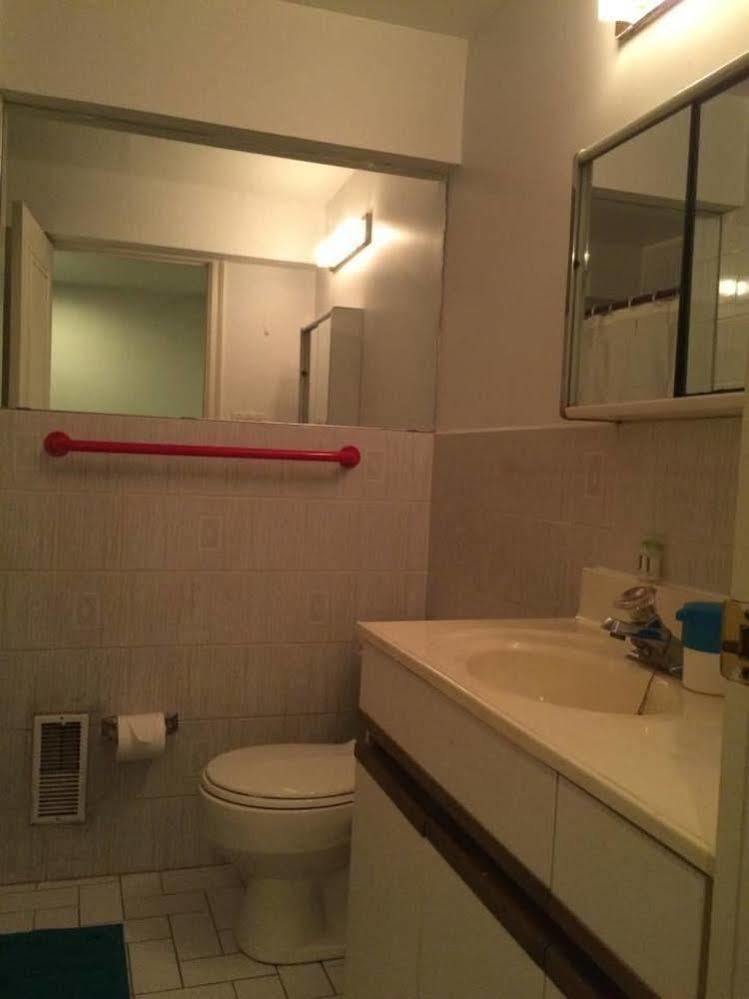 Adas Guesthouse Торонто Экстерьер фото