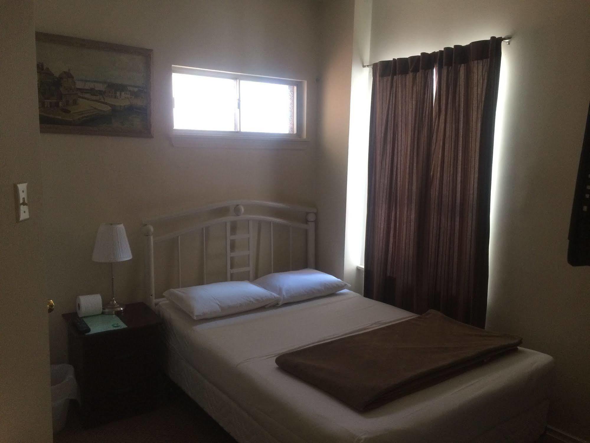 Adas Guesthouse Торонто Экстерьер фото