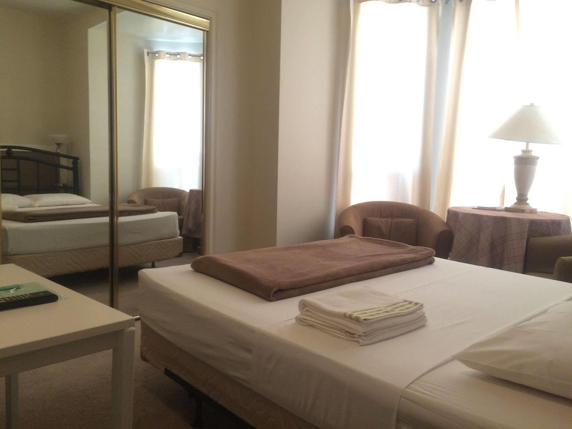 Adas Guesthouse Торонто Экстерьер фото