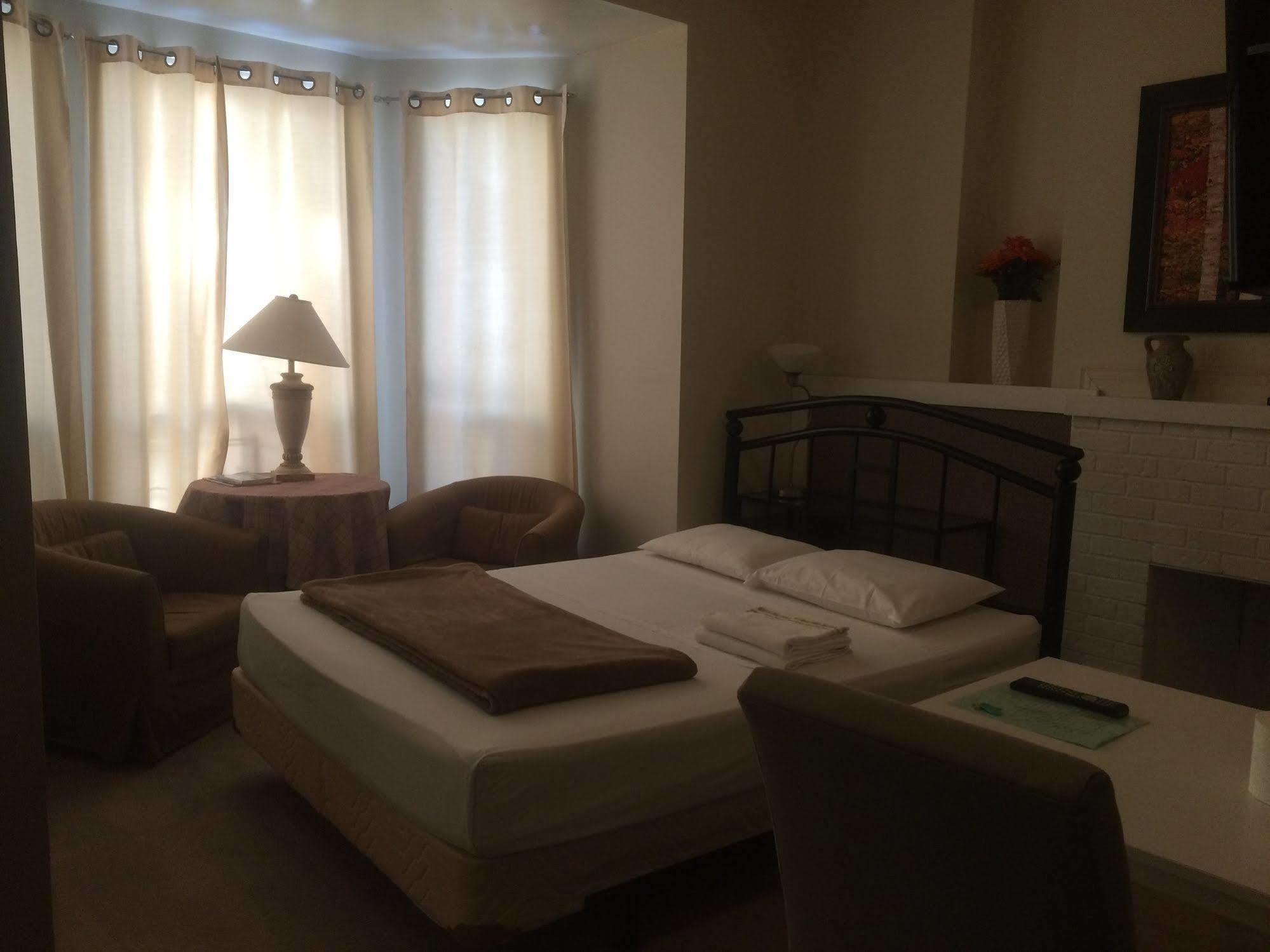 Adas Guesthouse Торонто Экстерьер фото